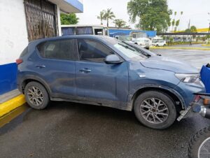 Policía decomisa fusil, prendas militares y carros durante operativo en Santo Domingo de los Tsáchilas
