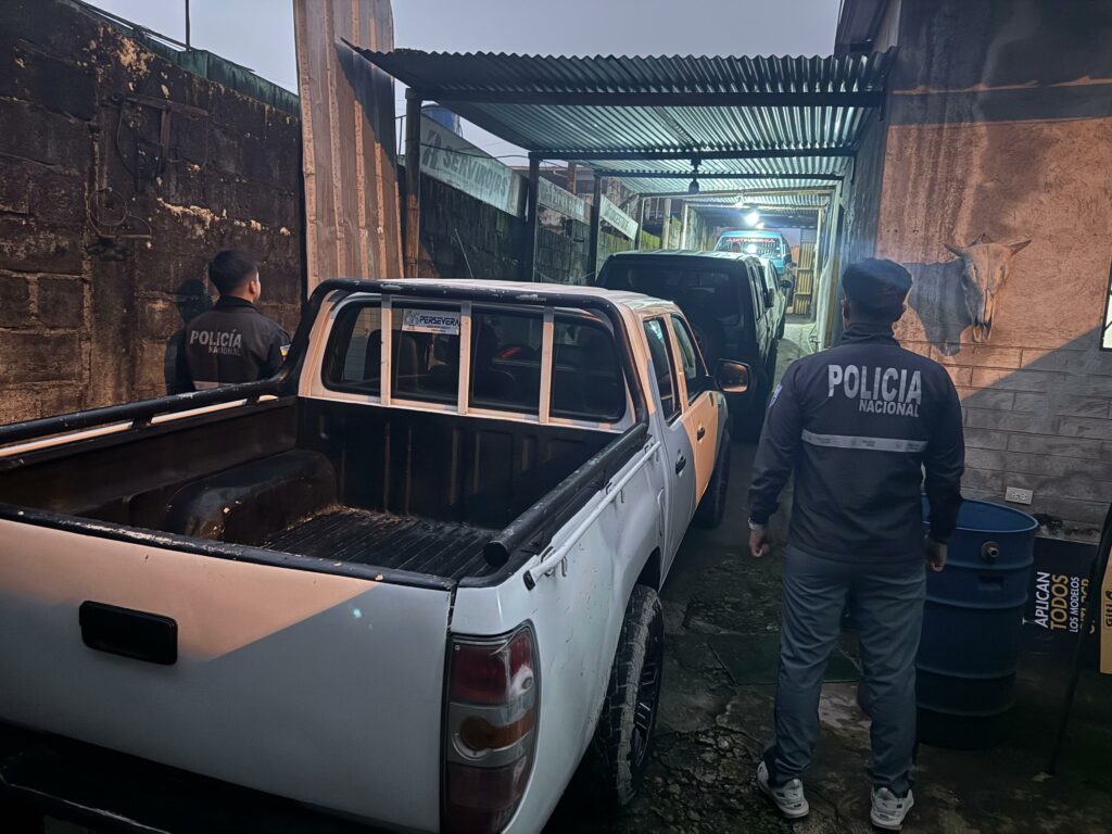 Policía recupera cuatro vehículos robados durante operativo en Santo Domingo