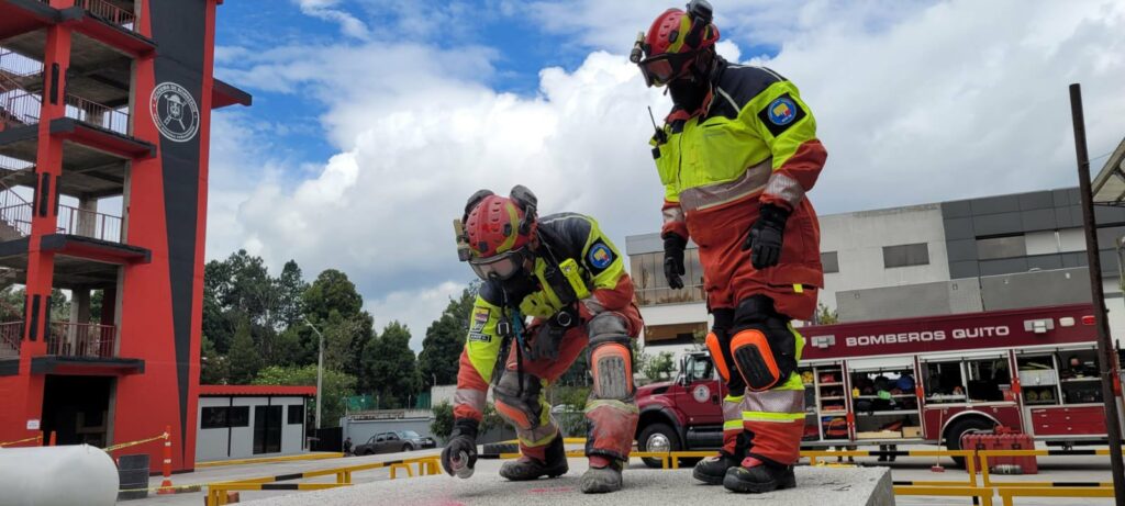 Quito: bomberos fortalecen capacidades para búsqueda y rescate urbano con miras a certificación internacional