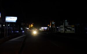 Portoviejo: cinco zonas con deficiente iluminación afectan a transeúntes y conductores
