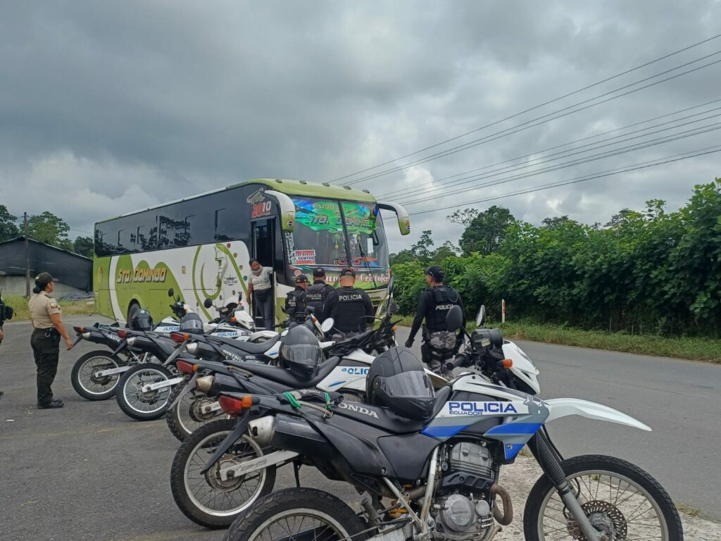 Recuperan vehículos robados en asalto a propiedades rurales de Santo Domingo