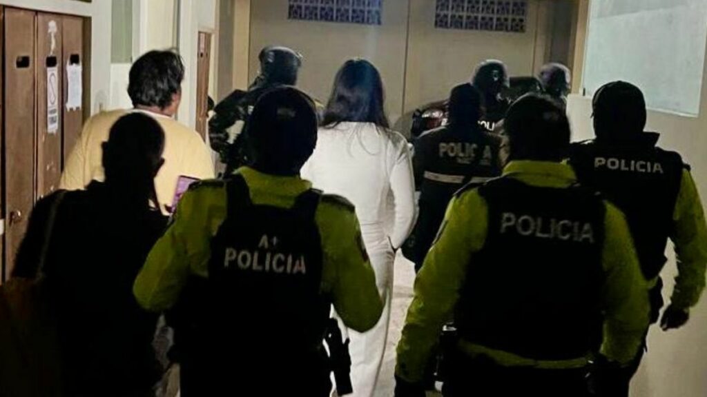 Red ilegal captó más de dos millones de dólares, la Fiscalía y Policía intervinieron en dos cantones de Chimborazo. (Fiscalía).