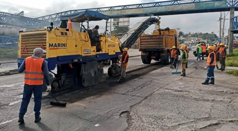 Rehabilitación vial en Quito, a la espera de asfalto de Refinería de Esmeraldas