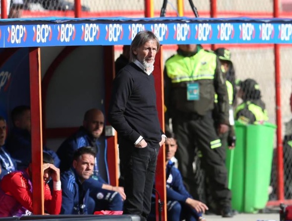 Ricardo Gareca deja la banca de La Roja tras malos resultados en Eliminatorias.