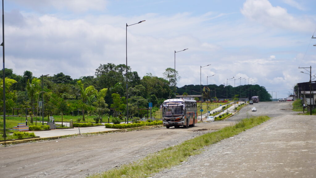 Santo Domingo inicia un plan de asfaltado en la avenida Las Delicias, que tiene una longitud de 2 kilómetros