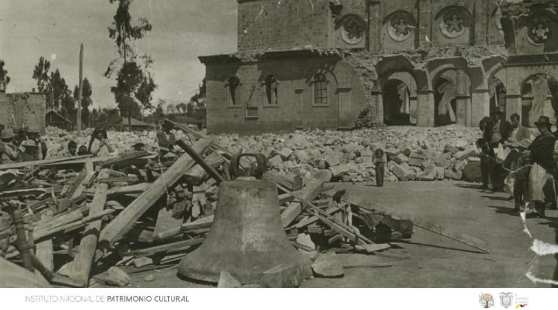 Escombros de la Iglesia de Santa Rosa, luego del terremoto de Ambato de 1949. Archivo Histórico del Guayas.
