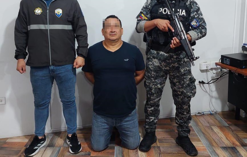 Tenía tres vehículos con reportes de robo operativo en Santo Domingo termina con detenido