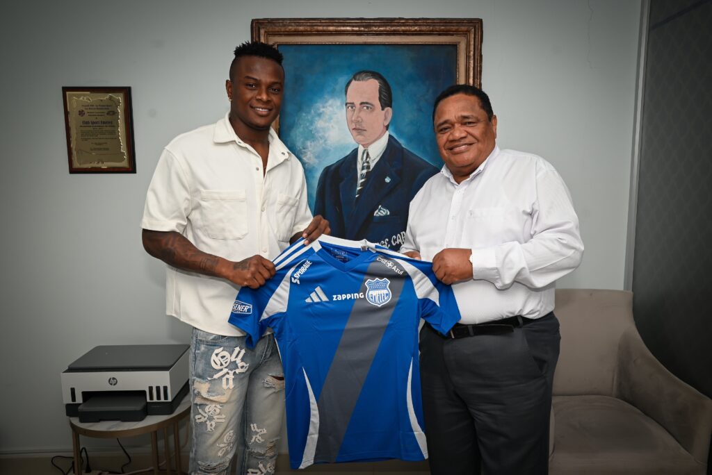 José “Tin” Angulo, junto al presidente de Emelec Jorge Guzmán.