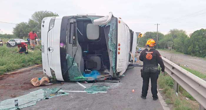 Trágico accidente en Nuevo León 11 muertos tras volcadura de autobús
