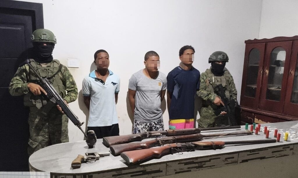 Tres presuntos miembros de “Los Chukys” fueron detenidos en Quinindé durante operativo militar