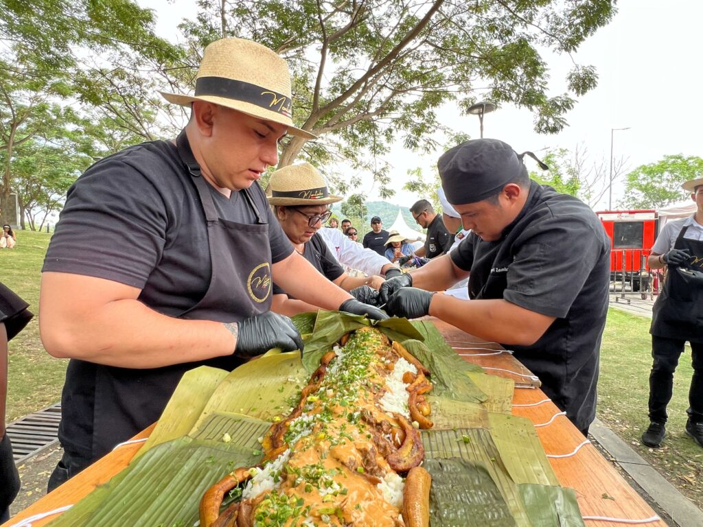 Una tonga de 40 metros fue el plato estrella del Festival Manabí Gastronomía Milenaria