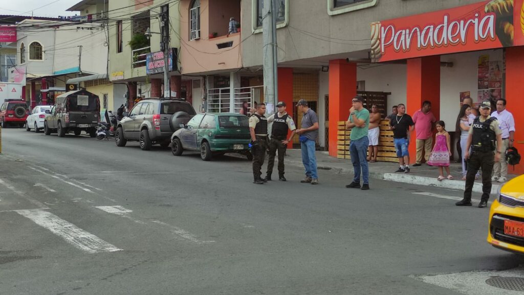 En Manta, los robos tipo sacapintas siguen ocurriendo en zonas comerciales y cercanas a bancos, según reportes oficiales.