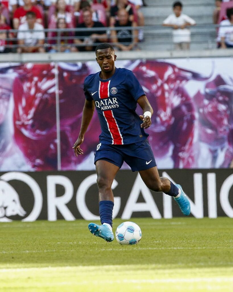 Willian Pacho, defensa del París Saint-Germain