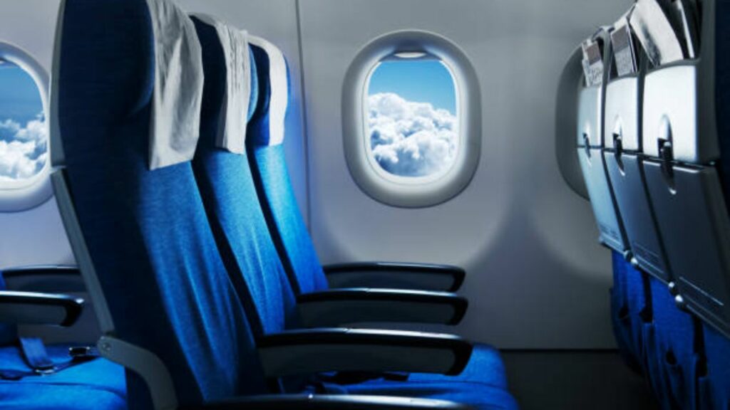 ¿Dónde sentarse para sobrevivir? Revelan el asiento más seguro del avión