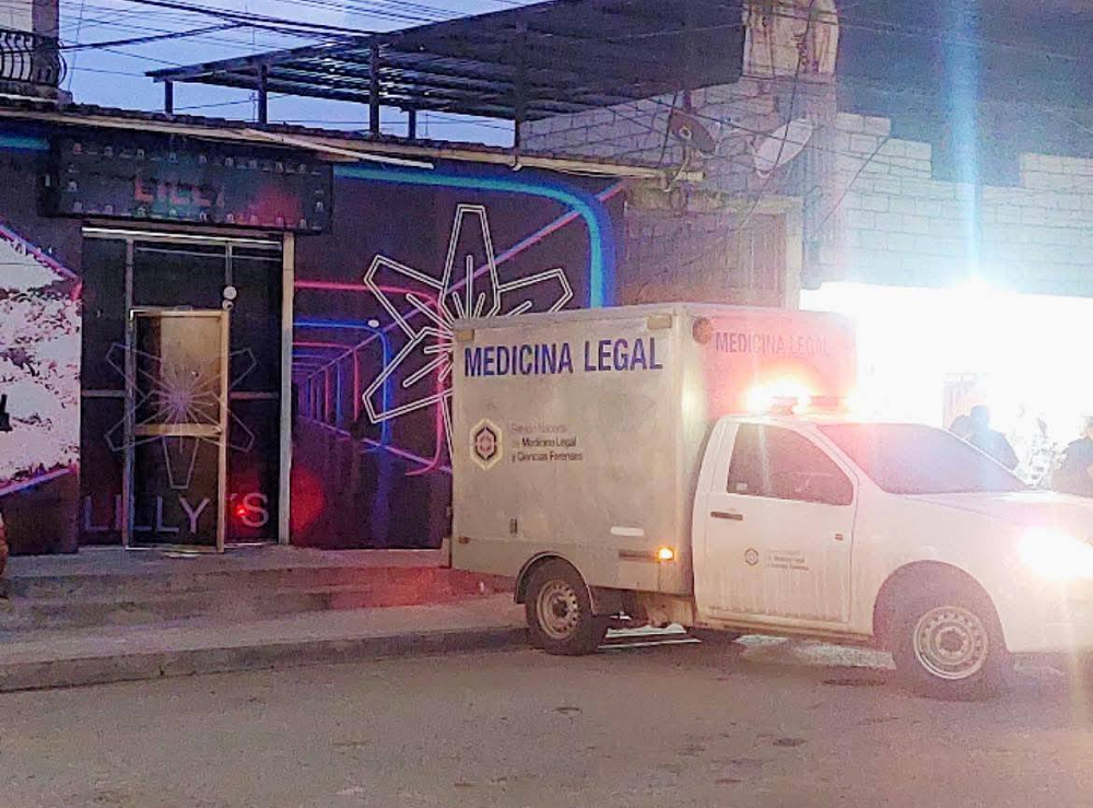 Policía investiga asesinato de trabajadora en local nocturno de La Libertad