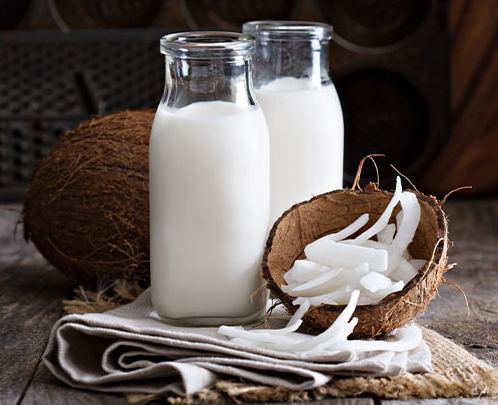 Aprende a preparar una bebida de coco casera con ingredientes naturales