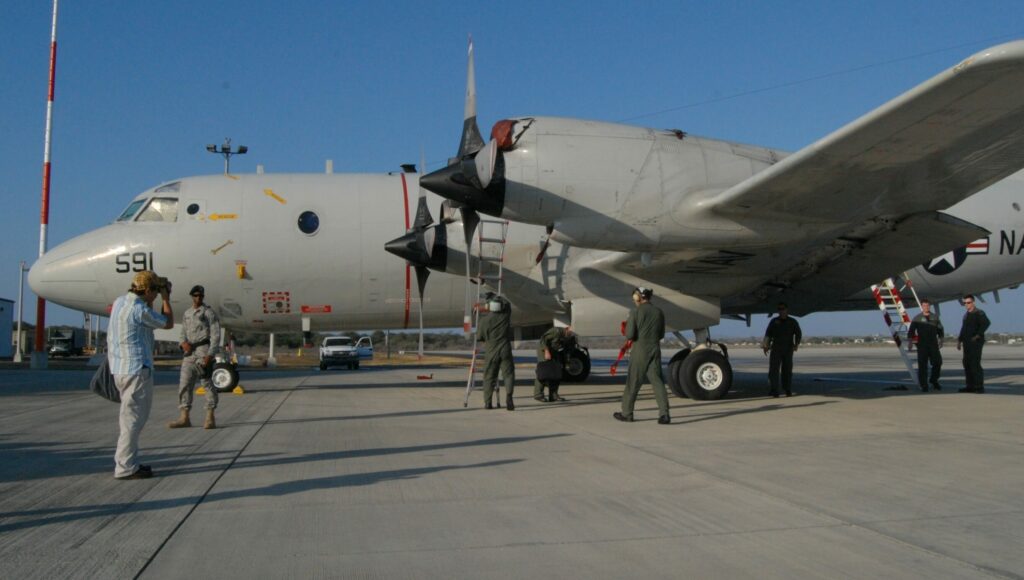 FOL Manta, cooperación militar extranjera