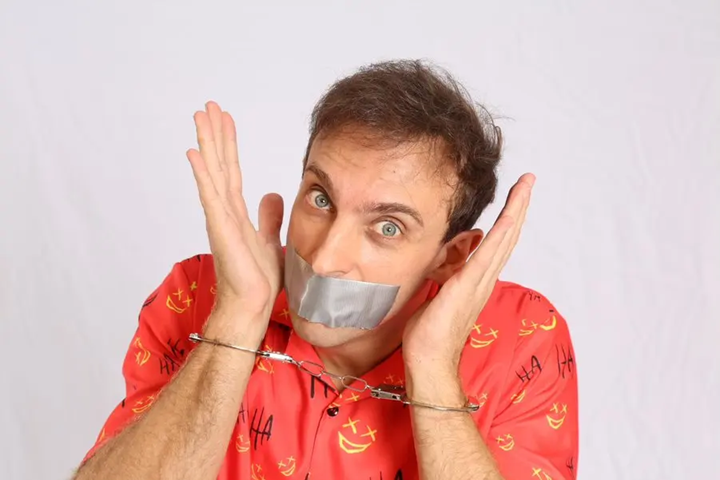 Leo Lins enfrenta condena judicial por discurso de odio en show “Perturbador”