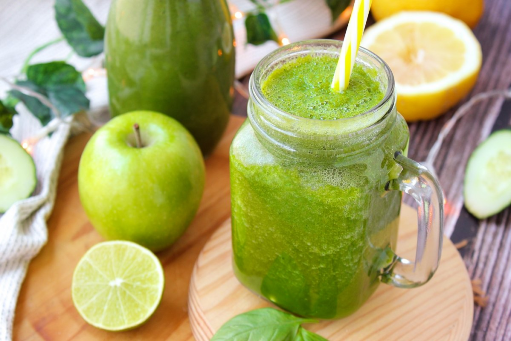 ¿Pueden los jugos verdes “limpiar” tu hígado? Esto dice la ciencia