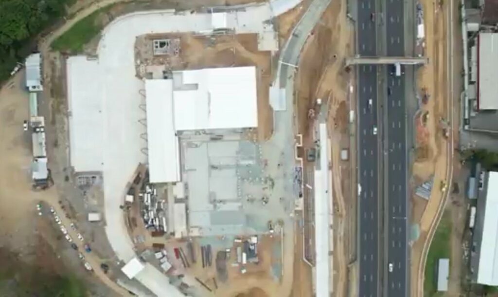 La nueva terminal terrestre Costa tiene un total de 34.000  m²  beneficiará a más de 7.000 usuarios diarios, mejorando la conectividad.