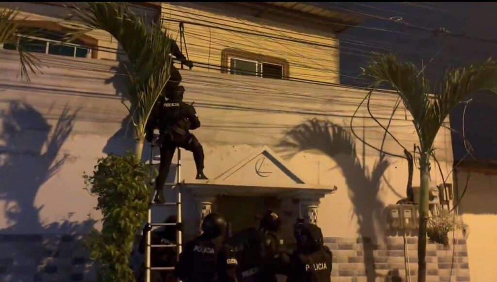 Una de las casas allanadas en Manta, vinculada a familiares de alias "Fito".