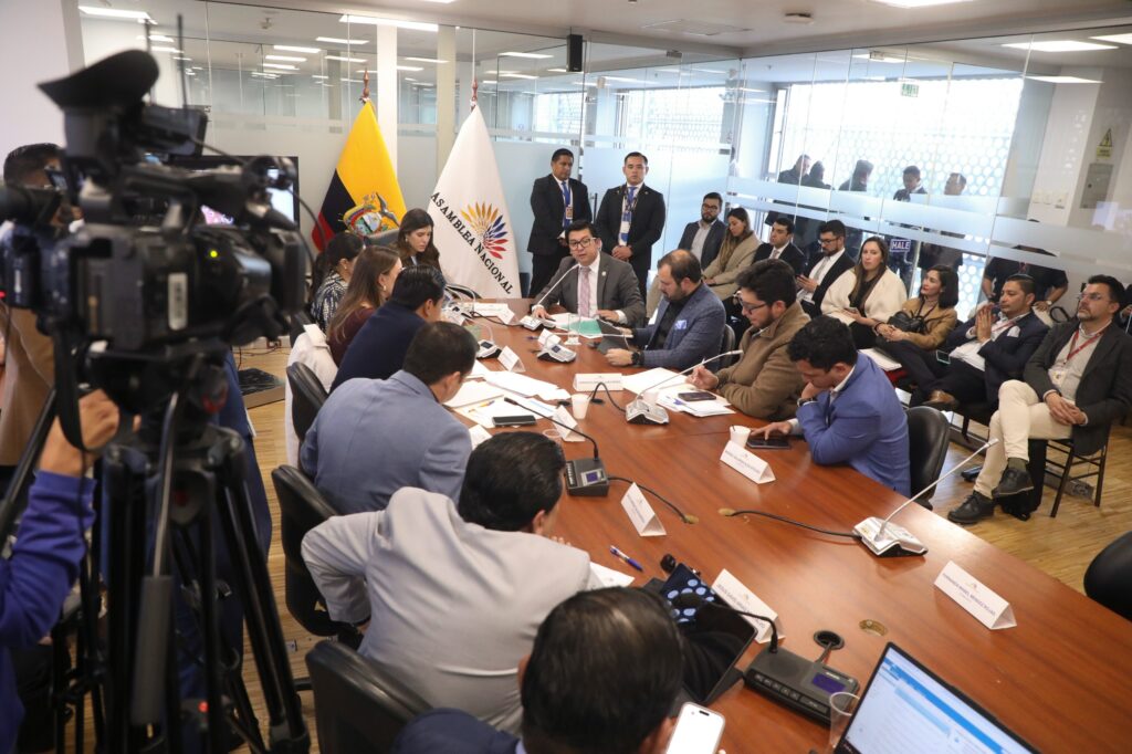 ¡Atención Ecuador! Descubre cómo la nueva Ley de Gestión Pública puede ahorrar millones al país
