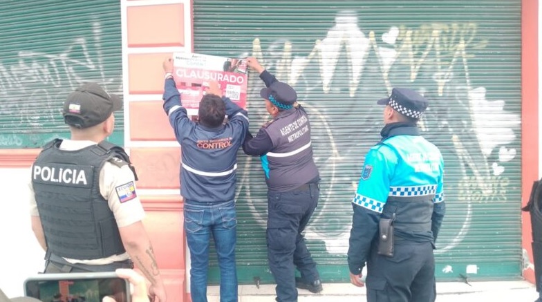 ¡Con cucarachas y fugas de gas! Cierran dos chifas en Quitumbe