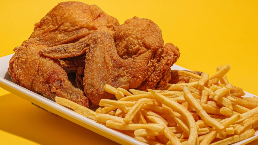 ¡Insólito! Una mujer pagó más de 600 dólares por unas papas fritas, sucedió por error y esto hizo para recuperar su dinero. (Pexels).