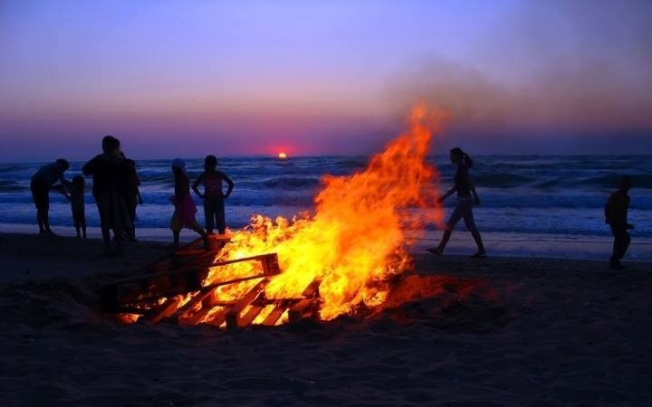 En España es tradición encender hogueras en la Noche de San Juan.