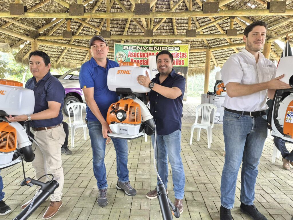 142 productores de Santo Domingo de los Tsáchilas reciben insumos, certificados y créditos por más de $191.000
