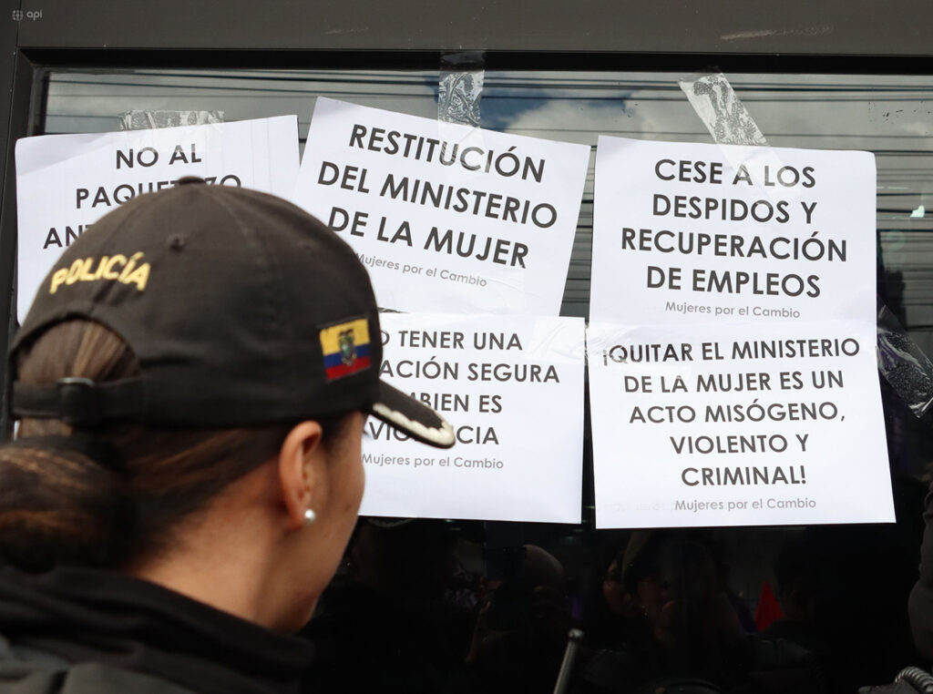 PROTESTA MIN MUJER fusion