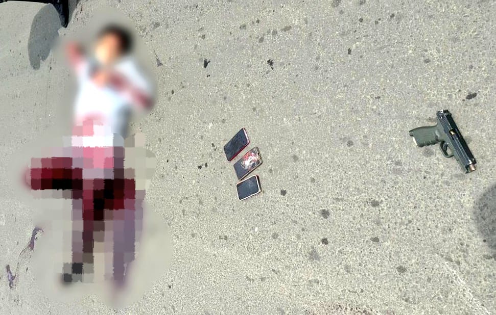 El hombre que intentó robarle a un policía resultó herido y permanece hospitalizado.