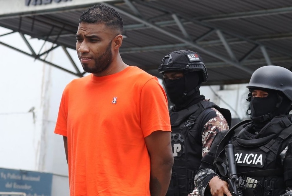 A Julio Alberto Martínez Alcívar, alias "Negro Tulio", líder de la banda criminal Chone Killers, lo sentenciaron a 13 años de prisión.