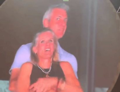 Andy Byron, junto a su jefa de Recursos Humanos, Kristin Cabot en el concierto de Coldplay.