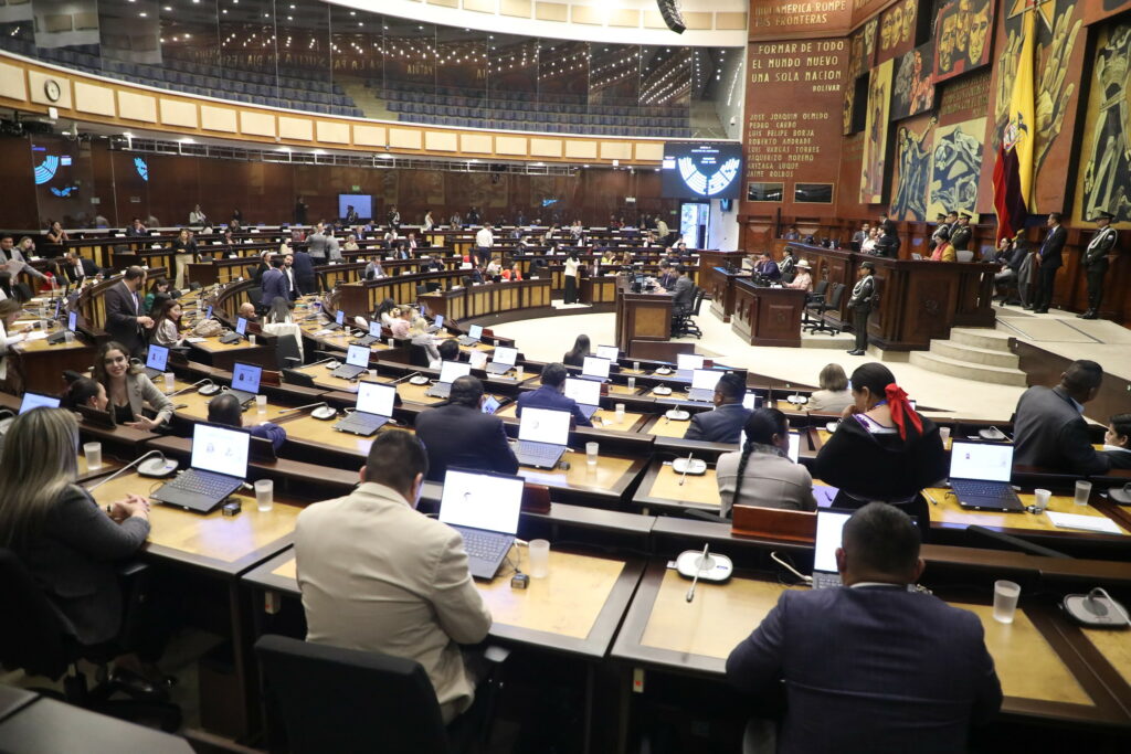 Asamblea Nacional aplica multas a asambleístas por apagar cámaras y retrasos en sesiones virtuales