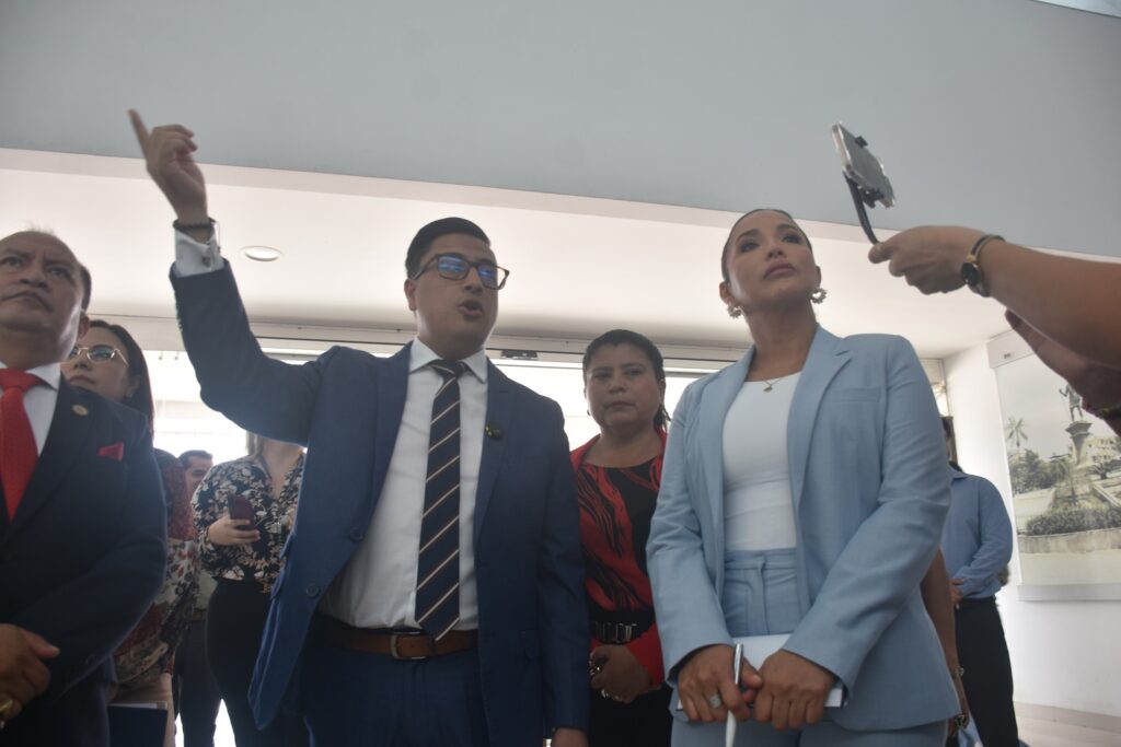 Asambleísta inspecciona el Complejo Judicial de Santo Domingo ante déficit de jueces y problemas estructurales