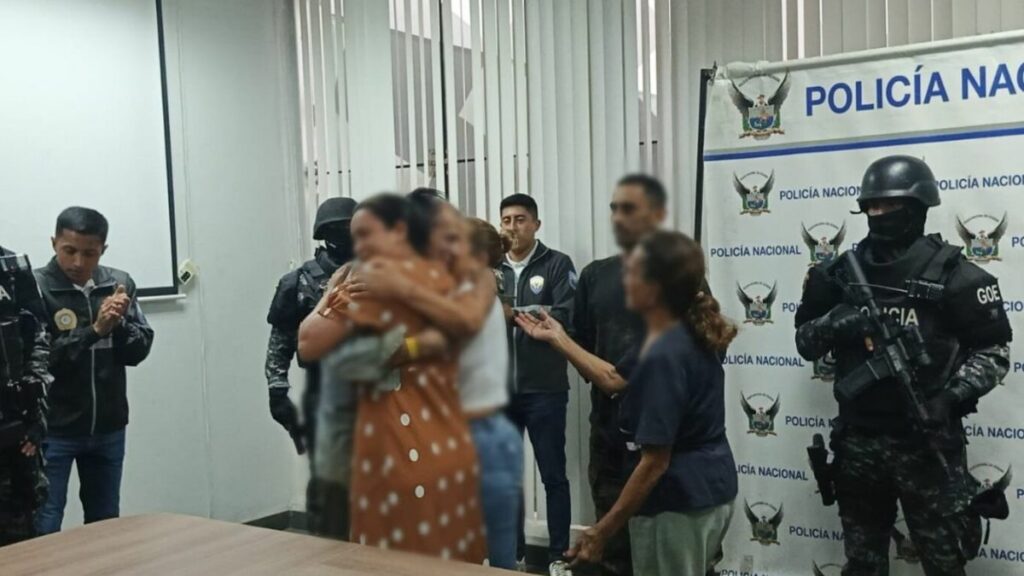 Así fue el rescate de dos personas que estaban secuestradas en el sector Valdramina, de Quevedo, provincia de Los Ríos. (PN)
