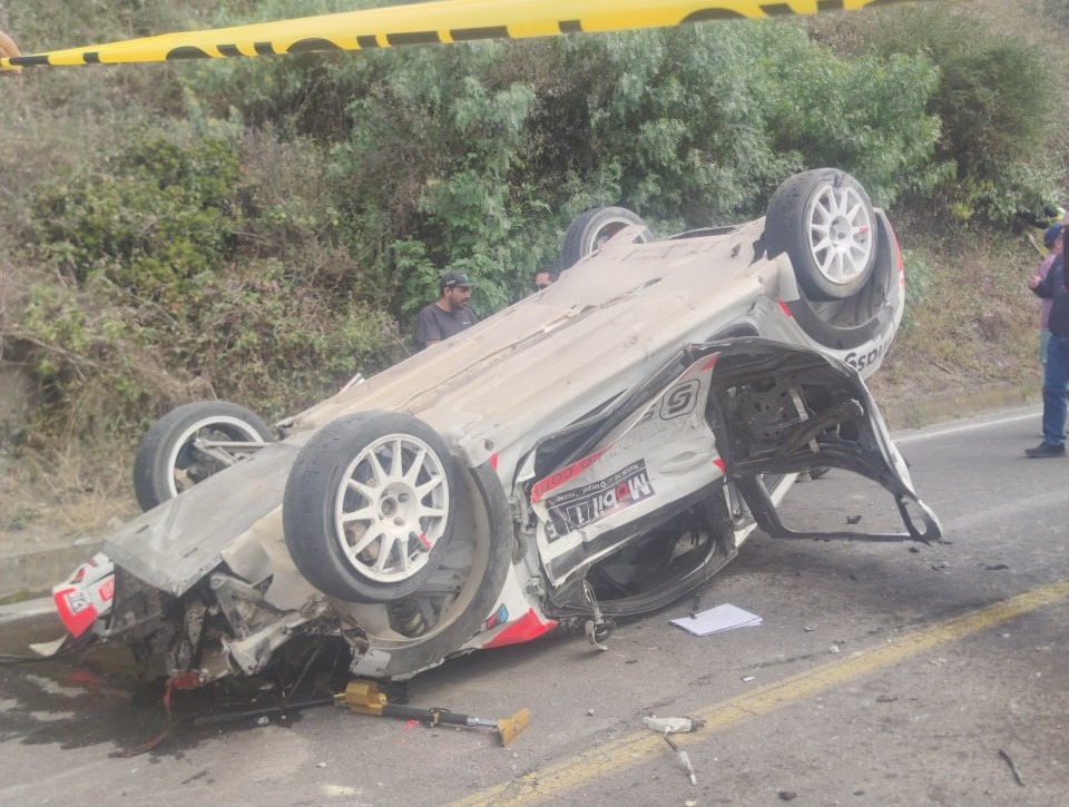 Así quedó el carroo, tras el accidente en la tercera etapa del Rally Vuelta a la República.