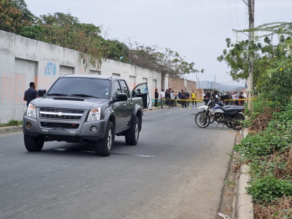 Ataque armado en Jaramijó deja dos hermanos muertos y un vehículo incendiado