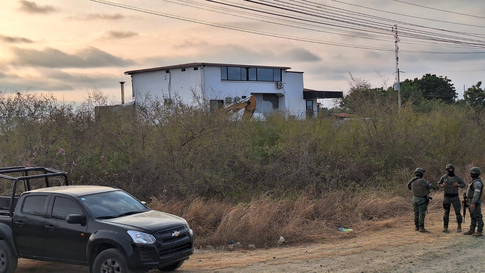 Bloque de seguridad allana la casa donde se escondía Fito; se reporta hallazgo de caletas con dinero