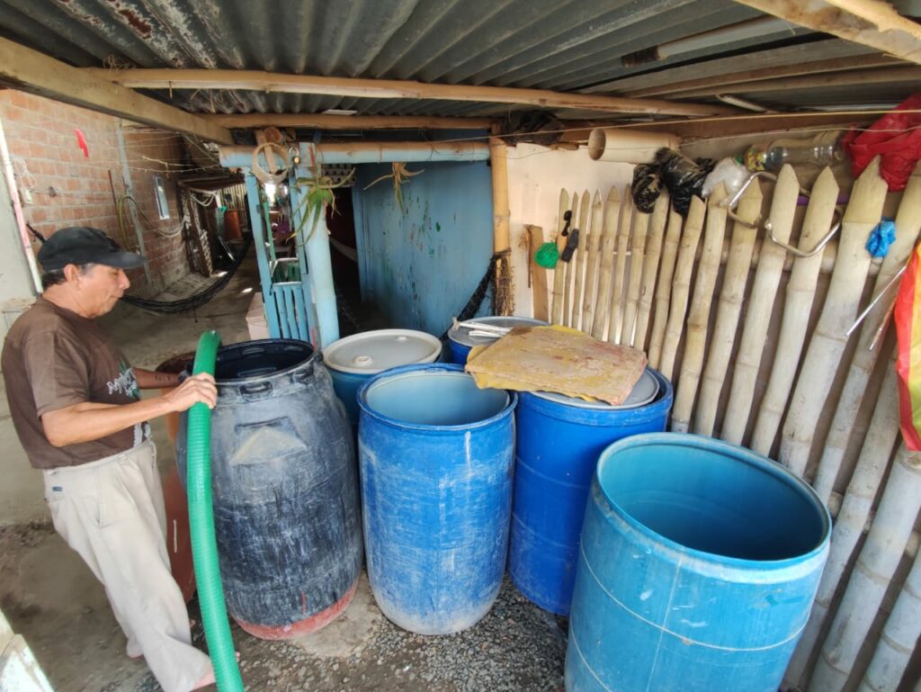 Crisis de agua en calle Chimborazo por deslizamiento activo en Portoviejo