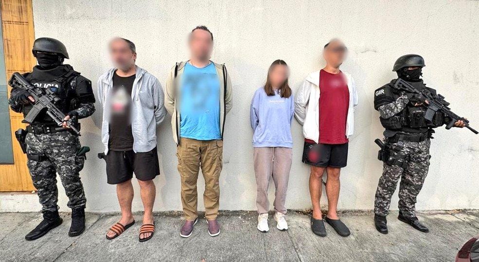 Cuatro extranjeros detenidos por posesión de armas y explosivos en Guayas