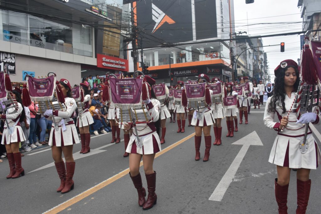Desfile por los 58 años de cantonización de Santo Domingo.