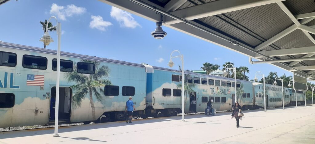 De West Palm Beach a Miami: El Tri‐Rail, transporte clave para la comunidad ecuatoriana
