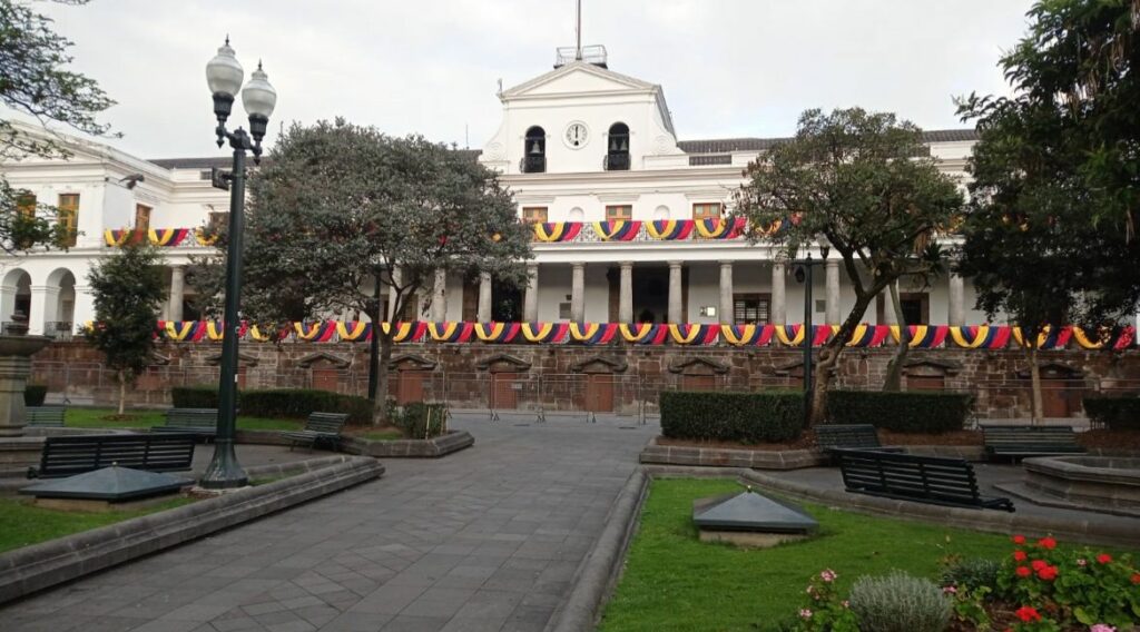 Ecuador ajusta su estructura estatal: de 20 a 14 ministerios