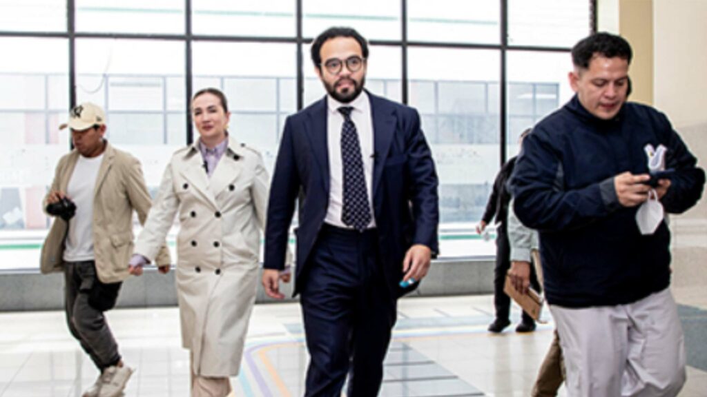 Edgar Lama, presidente del Consejo Directivo del IESS, recorrió el Hospital General Riobamba y el dispensario Penipe. (IESS)
