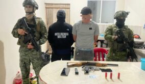 Ejército captura a alias Colorado, presunto miembro de Los Choneros, en Quinindé