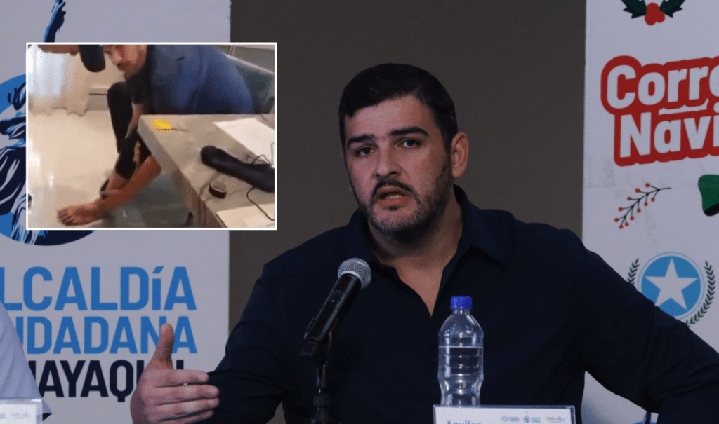 El alcalde de Guayaquil, Aquiles Alvarez, cumple orden judicial y lleva grillete electrónico