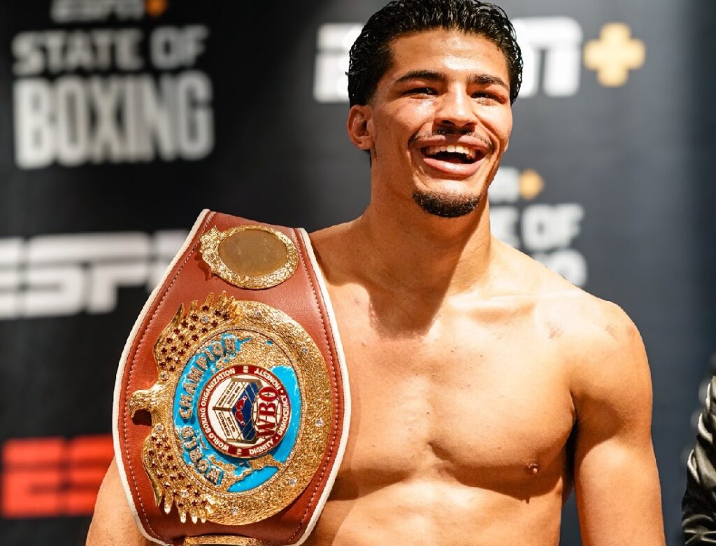 El boxeador puertorriqueño Xander Zayas, de 22 años, se convirtió en el campeón mundial en activo más joven al ganar el título WBO