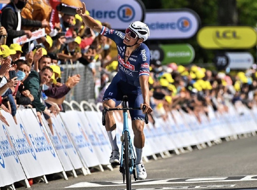 El ciclista neerlandés Mathieu van der Poel abandonó el Tour de Francia 2025 tras ser diagnosticado con neumonía.